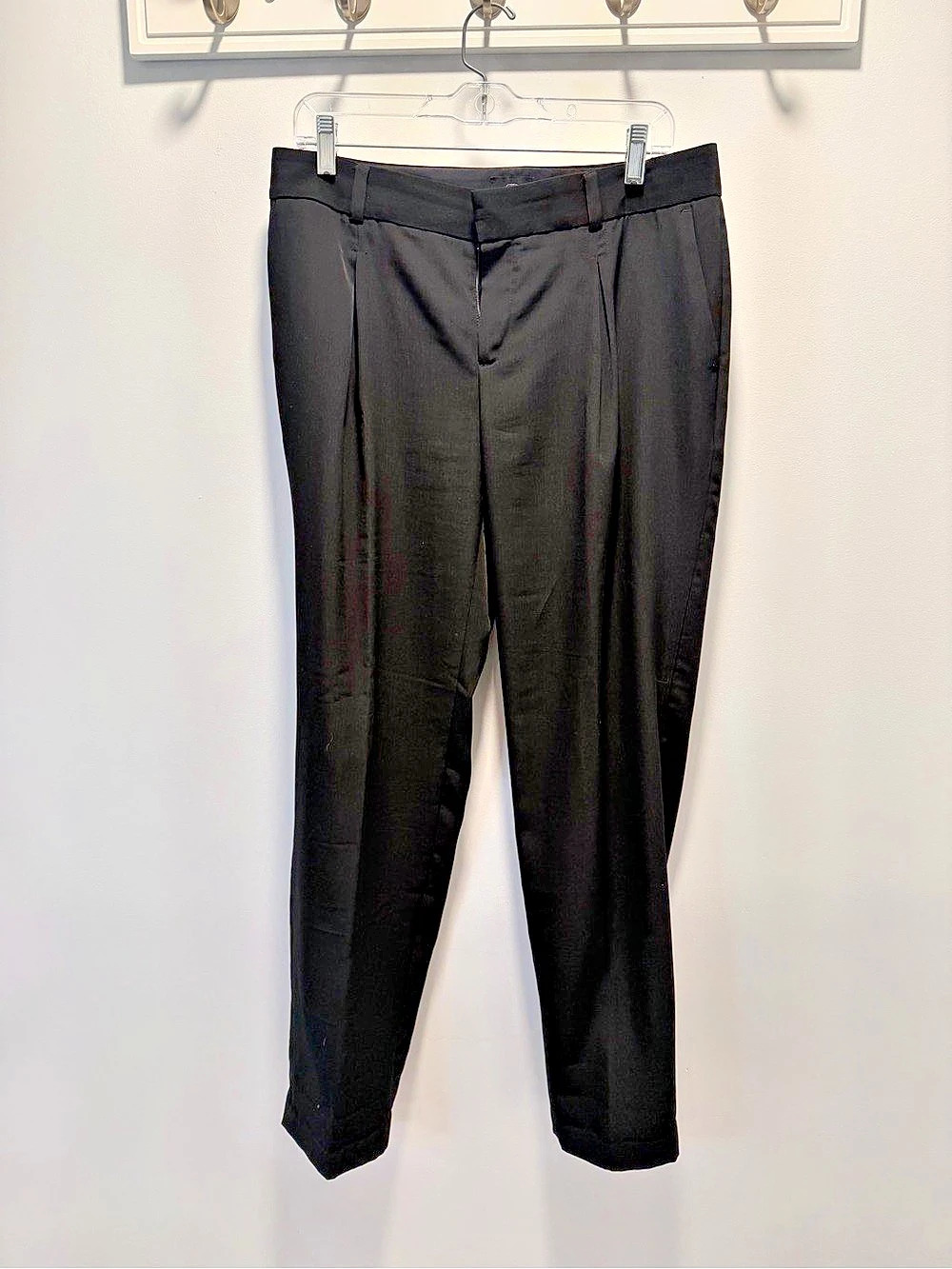 Banana Republic Tapered Trousers in Black Size 8 Like New